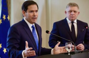 EUA ‘não contestam’ avaliação europeia sobre envenenamento de Navalny, diz Rubio ARQUIVO - Nesta foto de arquivo de 22 de agosto de 2019, o líder da oposição russa Alexei Navalny fala à mídia antes de uma sessão judicial em Moscou, Rússia. (Foto AP/Alexander Zemlianichenko, Arquivo)