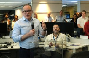 Editor do Washington Post defende a seção de esportes do Shuttering Paper Marty Baron e Jeff Bezos