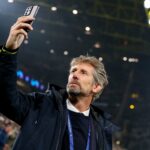 Edwin van der Sar escolhe quem ele preferia entre Louis van Gaal e Sir Alex Ferguson