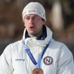 Ei, talvez não peça desculpas por trapacear na frente do mundo inteiro?