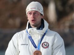 Ei, talvez não peça desculpas por trapacear na frente do mundo inteiro? Ei, talvez não peça desculpas por trapacear na frente do mundo inteiro?