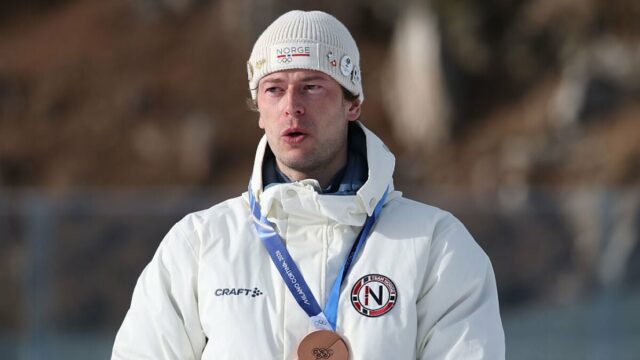 Ei, talvez não peça desculpas por trapacear na frente do mundo inteiro?
