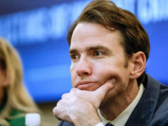 Ele criticou tanto o presidente da Câmara Johnson quanto os democratas. Agora este republicano enfrenta uma decisão crítica Yahoo news home