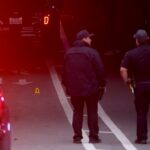 Ele foi roubado e morto em uma instalação em East Oakland, 22 anos depois que seu pai sofreu um destino semelhante