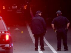 Ele foi roubado e morto em uma instalação em East Oakland, 22 anos depois que seu pai sofreu um destino semelhante Ele foi roubado e morto em uma instalação em East Oakland, 22 anos depois que seu pai sofreu um destino semelhante