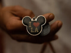 Eles estão se organizando para impedir o próximo ataque às famílias de imigrantes Um desenho animado de Mike Luckovich.