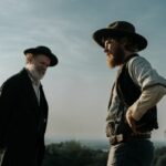 Em Johnny Flynn, John C. Reilly Starrer 'A Prayer for the Dying', Dara Van Dusen enfrenta epidemias, incêndios florestais e imigrantes que 'construíram' os EUA