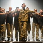 Em Kiev, cansada da guerra, veteranos ucranianos feridos transformam poesia épica em testemunho vivo