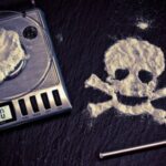 Emocionante policial do sul de Jacarta supostamente transformando casos de perseguição em drogas