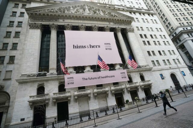 O edifício da Bolsa de Valores de Nova Iorque com um 