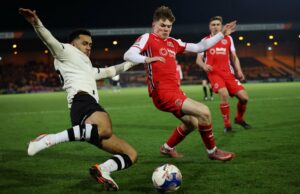 Ethan Ennis, emprestado do Man Utd, explica como melhorou desde que ingressou no Fleetwood Town Emprestado do Man Utd ganha prêmio de jogador do mês em seu clube após excelentes atuações