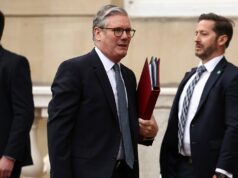 Enquanto a nomeação ligada a Epstein provoca reação, o primeiro-ministro do Reino Unido Starmer enfrenta revolta partidária em meio a pedidos de demissão Enquanto a nomeação ligada a Epstein provoca reação, o primeiro-ministro do Reino Unido Starmer enfrenta revolta partidária em meio a pedidos de demissão