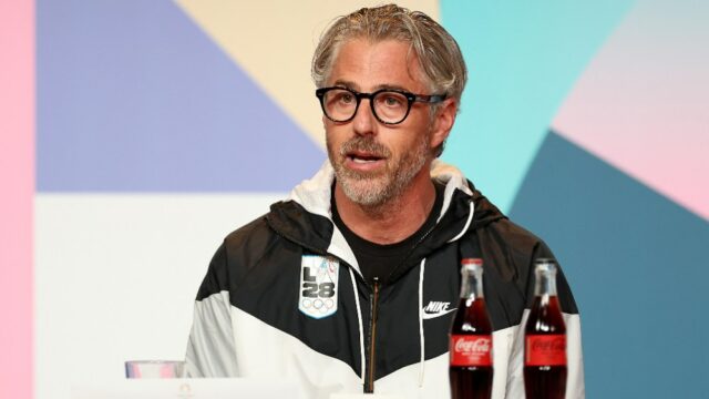 Enquanto os artistas exploram as opções de saída, o destino da Wasserman Music Agency será decidido esta semana após as revelações de Epstein
