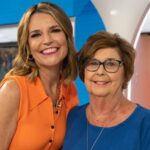Savannah Guthrie (à esquerda) e sua mãe, Nancy Guthrie, no programa Today da NBC, ambientado em 2023.