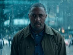 Episódio 6 da 2ª temporada de ‘Hijack’ – Data de lançamento, programação, como assistir A man stands in a busy street with a concerned expression.
