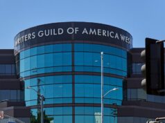 Equipe da WGA West entra em greve contra a administração sindical antes das negociações sobre contrato de estúdio Equipe da WGA West entra em greve contra a administração sindical antes das negociações sobre contrato de estúdio