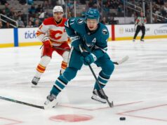 Erros no terceiro período custaram aos Sharks outra derrota para o Calgary Flames Erros no terceiro período custaram aos Sharks outra derrota para o Calgary Flames