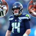 Drake Maye, nº 10 do New England Patriots, se aquece antes do jogo dos playoffs do Campeonato AFC contra o Denver Broncos.