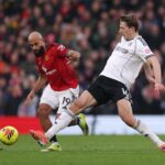 Casemiro comemora com seus companheiros durante a partida de futebol da Premier League entre Manchester United e Fulham, em Old Trafford, em Manchester, Inglaterra, em 2026.