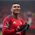 Lisandro Martínez comemora pelo Manchester United.