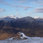 Ben Nevis, na Escócia, é a montanha mais alta das Ilhas Britânicas e mede mais de 4.000 pés de altura