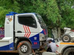 Estacionamento ilegal causa engarrafamentos, carros de reboque da polícia no oeste de Jacarta têm um destino trágico Estacionamento ilegal causa engarrafamentos, carros de reboque da polícia no oeste de Jacarta têm um destino trágico