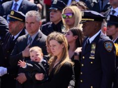 Estado dá às viúvas da NYPD cônjuges de policiais caídos em impostos sobre a propriedade Estado dá às viúvas da NYPD cônjuges de policiais caídos em impostos sobre a propriedade