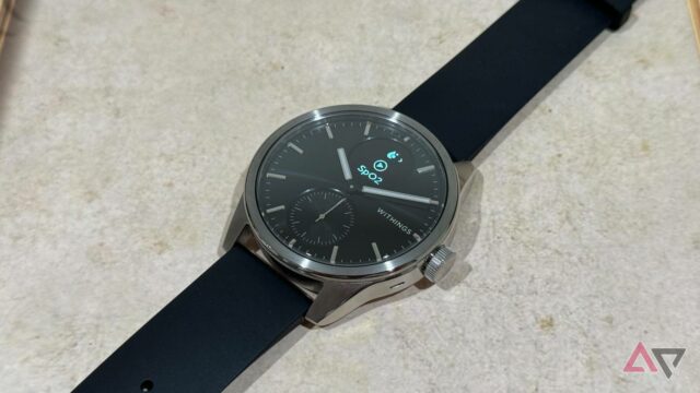 Este é o smartwatch que não escolhe entre estilo e Withings ScanWatch, vista frontal
