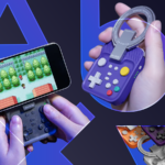 Um smartphone emulando um console portátil retrô, contra um fundo neon em estilo retrô.