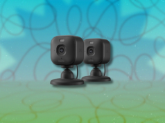 Este pacote duplo de câmera interna Blink Mini está à venda por US $ 45 no momento Blink Mini 2K + (modelo mais recente) - Câmera de segurança plug-in para casa e animais de estimação com resolução de vídeo 2K, visão noturna colorida, áudio aprimorado, detecção de movimento - 2 câmeras (preto)