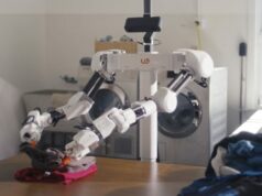 Este robô pode dobrar mal algumas de suas roupas por US$ 8.000 (Vídeo) Este robô (mostrado em ação) pode dobrar mal algumas de suas roupas por US$ 8.000