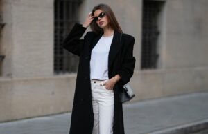 Estou atualizando meu guarda-roupa para a primavera com essas camisetas básicas abaixo de US $ 25 COLÔNIA, ALEMANHA - 2 DE JUNHO: Golestaneh Mayer-Uellner vestindo um top de renda Zara branco, calças largas da Fall Winter Spring Summer (FWSS), Slingbacks da Chanel como sapatos, bolsa Celine branca e óculos de sol em 2 de junho de 2016 em Colônia, Alemanha. (Foto de Christian Vierig/Getty Images)