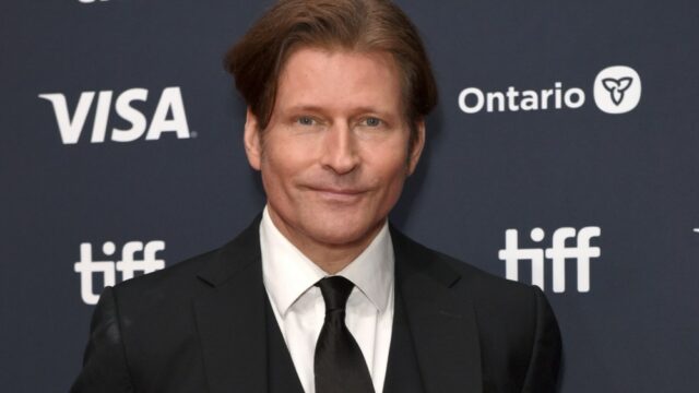 Estrela de 'De volta para o futuro' Crispin Glover acusado de manter a ex-modelo 'cativa' como 'escrava sexual' em novo processo
