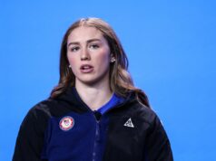 Estrela dos EUA espalha boato de rompimento com namorada canadense antes da medalha de ouro Caroline Harvey sparked breakup rumors before USA-Canada game.