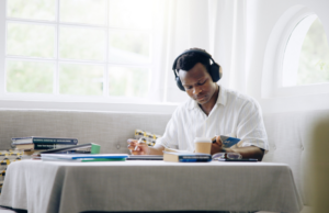 Eu estava cético em relação a este aplicativo de música que afirma ajudar no foco, mas na verdade funcionou para mim Quatro categorias – foco, relaxamento, sono e meditação – são oferecidas aqui