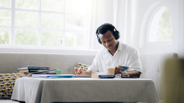 Quatro categorias – foco, relaxamento, sono e meditação – são oferecidas aqui