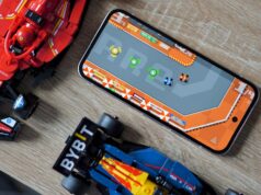 Eu estava farto de jogos para celular até encontrar este maravilhoso jogo de corrida retrô Mascote do Android segurando um controlador de jogo emergindo da tela de um smartphone e ícones de jogos coloridos flutuando.