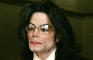 Ex-amigos de Michael Jackson processam propriedade por tráfico sexual michael jackson principal getty