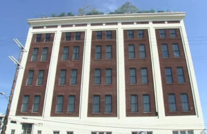 Ex-bartender processa Soho House, alega que supervisor a drogou e estuprou após um passeio de trabalho Yahoo news home