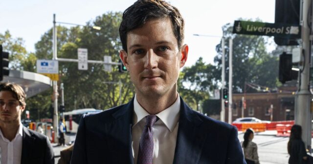 Ex-deputado é julgado por suposto abuso infantil em banheiro de Ex-deputado é julgado por suposto abuso infantil em banheiro de estacionamento