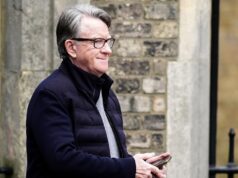 Ex-embaixador do Reino Unido nos EUA preso por suspeita de má conduta em cargo público Ex-embaixador do Reino Unido nos EUA preso por suspeita de má conduta em cargo público