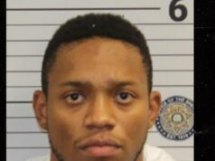Ex-escolhedor do primeiro turno da NFL, Darron Lee, acusado de assassinato de namorada Darron Lee faz uma careta