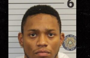 Ex-escolhedor do primeiro turno da NFL, Darron Lee, acusado de assassinato de namorada Darron Lee faz uma careta
