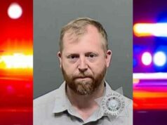 Ex-funcionário ‘assustador’ do condado de Washington que chantageou e abusou sexualmente de adolescente durante anos recebe longa sentença de prisão Ex-funcionário 'assustador' do condado de Washington que chantageou e abusou sexualmente de adolescente durante anos recebe longa sentença de prisão