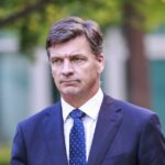 Ex-primeiro-ministro apela ao candidato à liderança para lançar desafio contra Ley