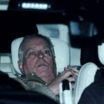 Ex-príncipe Andrew é libertado após ser detido pela polícia