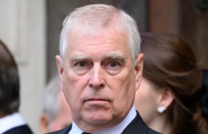 Ex-príncipe Andrew sai da Royal Lodge em meio ao escândalo de Epstein O rei Carlos III cortou o relatório de segurança do príncipe Andrew