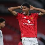 Exatamente como o garoto-prodígio do Man Utd marcou 4 gols em um jogo para se colocar perto do avanço do time principal