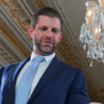 A liderança da World Liberty Financials sobe ao palco na conclusão do Fórum Mundial da Liberdade. Nick Gilbertson/Breitbart News