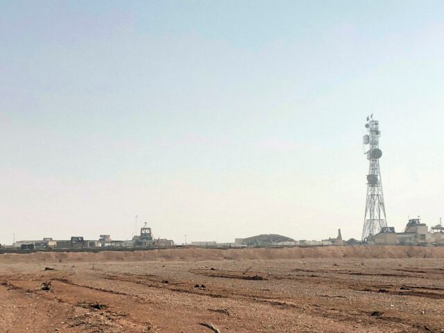 Exército sírio assume o controle da base militar de al-Tanf enquanto as tropas dos EUA se retiram
